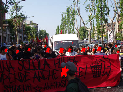 foto dalla partecipazione degli studenti alla manifestazione del 25 aprile